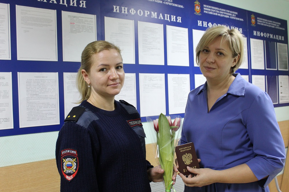 Сотрудники полиции г. о. Серпухов присоединились к акции «8 марта – в каждый дом»