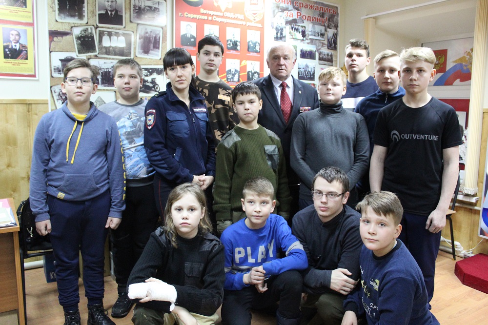Сотрудники полиции г.о. Серпухов провели для школьников акцию «Знакомство с профессией»