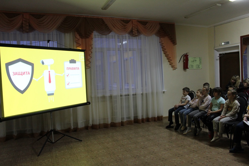 Полицейские МУ МВД России «Серпуховское» провели акцию «Безопасный интернет детям»