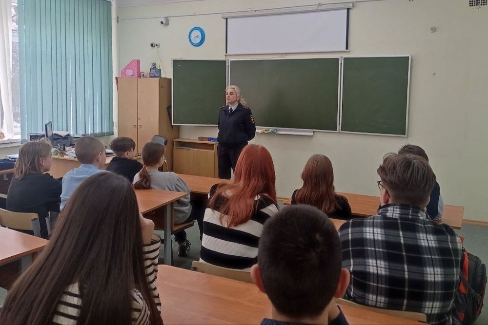 Шестиклассники гимназии Протвино встретились с инспектором по делам несовершеннолетних