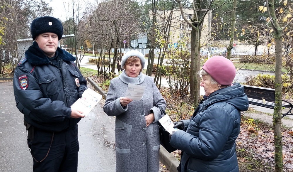 В Протвино сотрудники полиции провели профилактические беседы с жителями