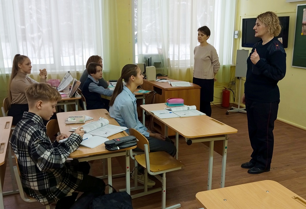 УМВД_В Протвино сотрудники полиции провели профилактическую акцию "Подросток-семья"